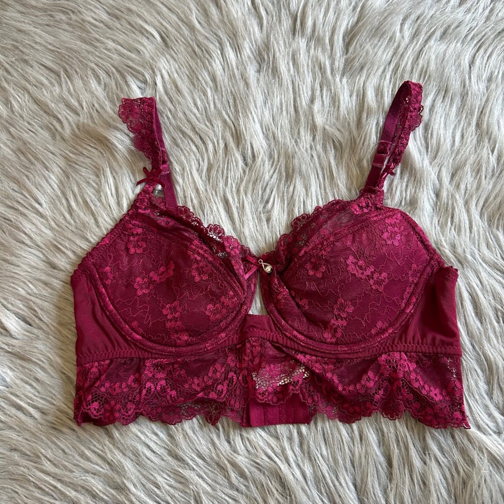 Lined Underwire Bra Womens Size 38C Red Floral Lace Back Closure